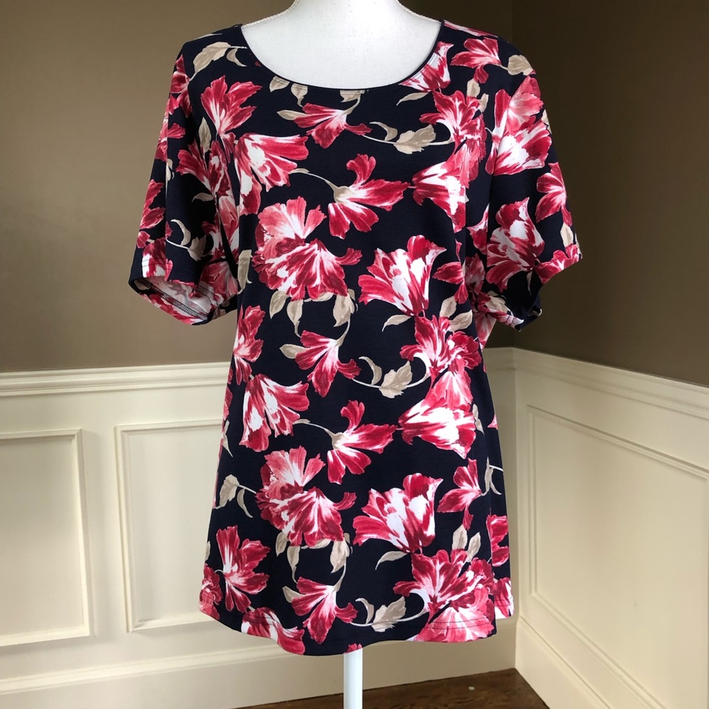 NWT Plus Size Floral Top by Karen Scott. Size 2X.